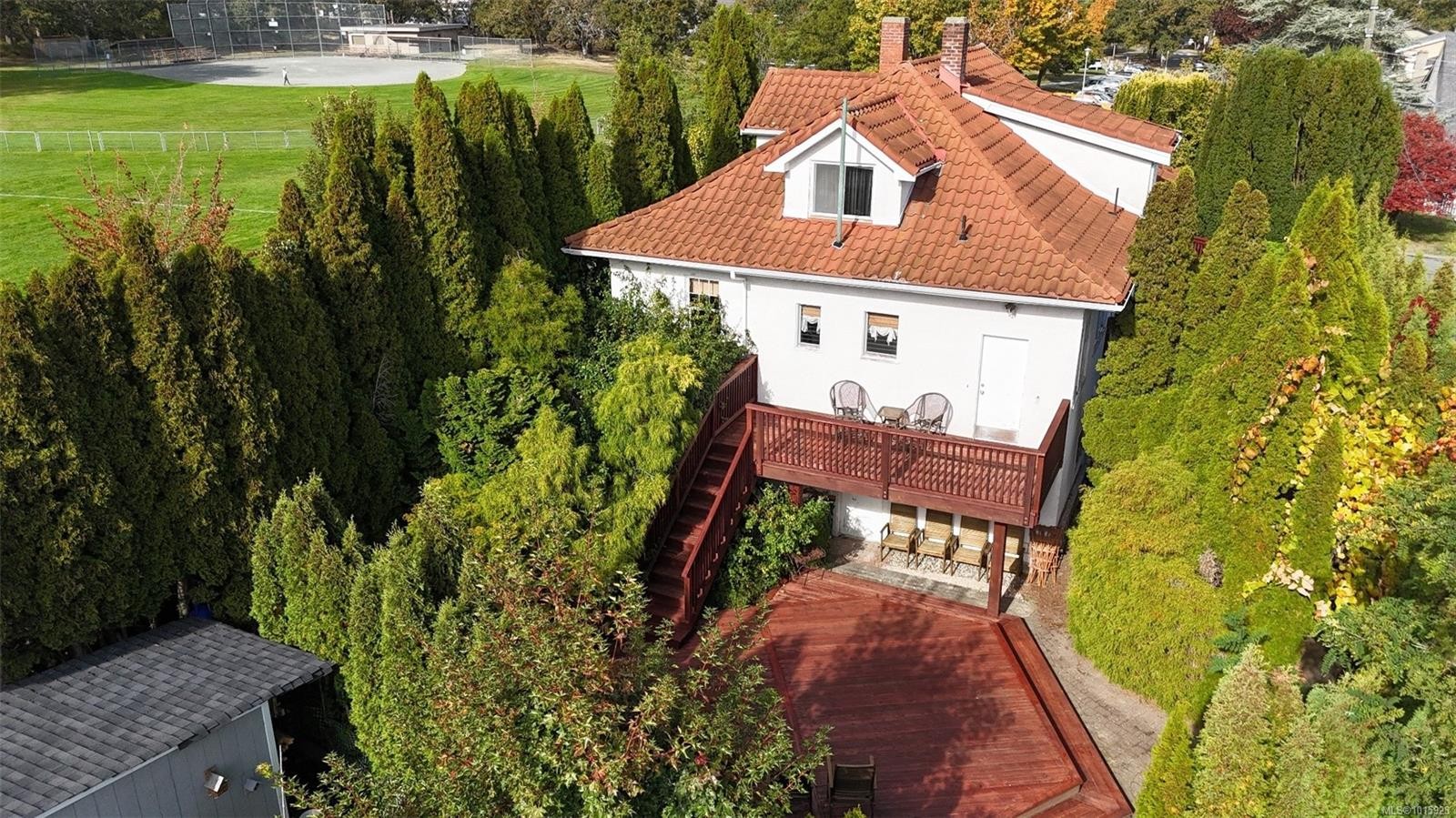 1295 Santa Rosa Ave, Saanich, BC