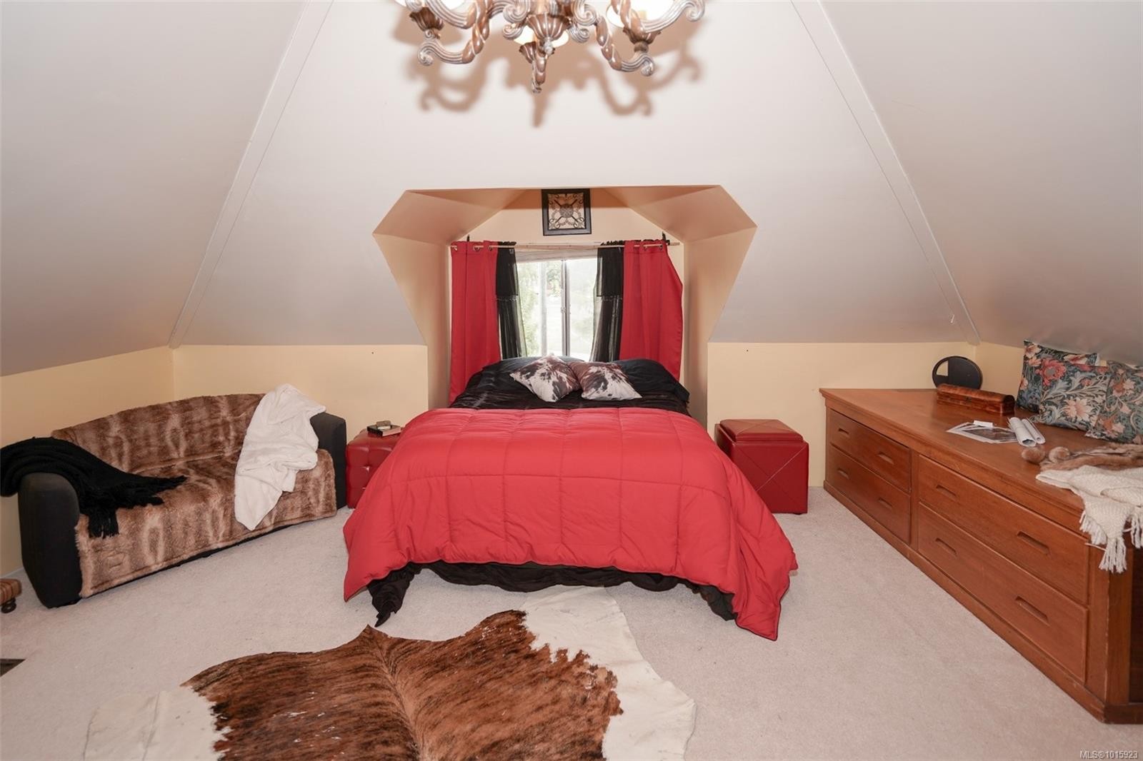 1295 Santa Rosa Ave, Saanich, BC