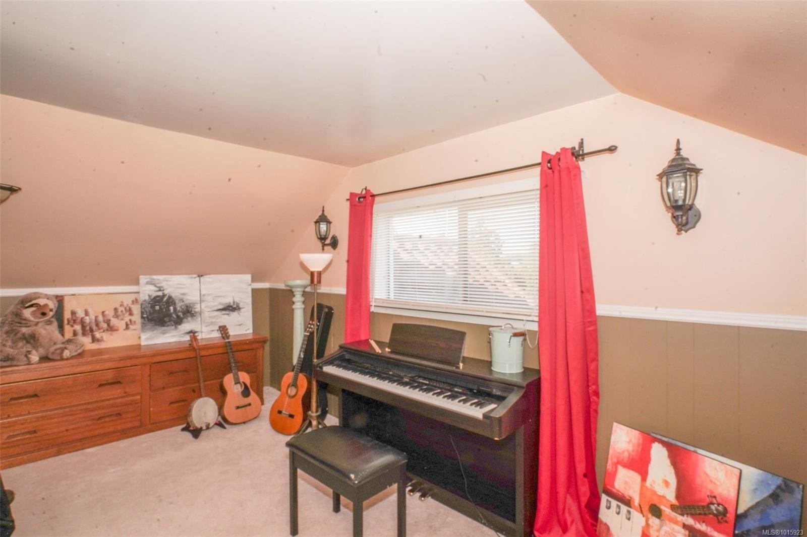 1295 Santa Rosa Ave, Saanich, BC