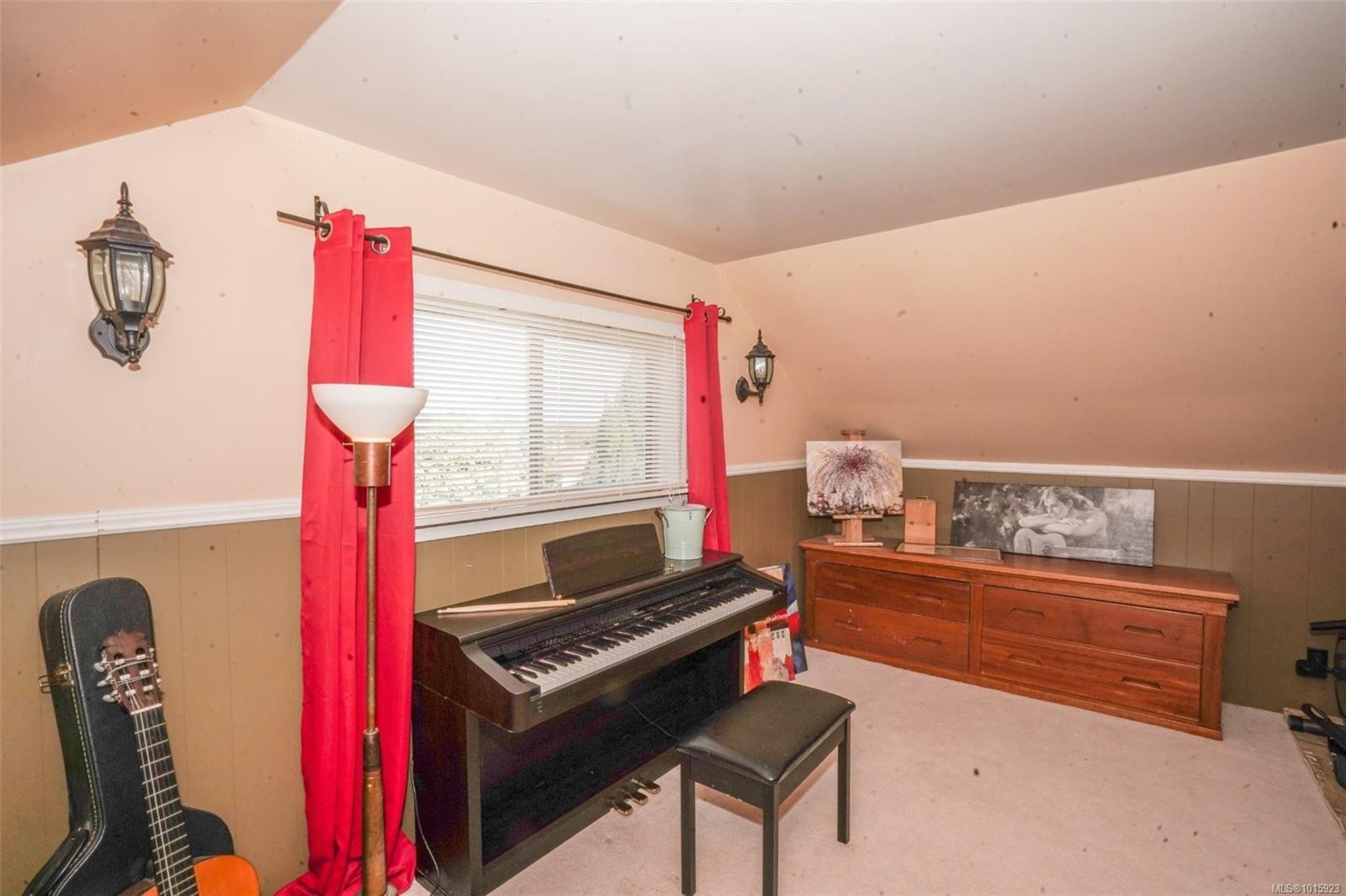 1295 Santa Rosa Ave, Saanich, BC