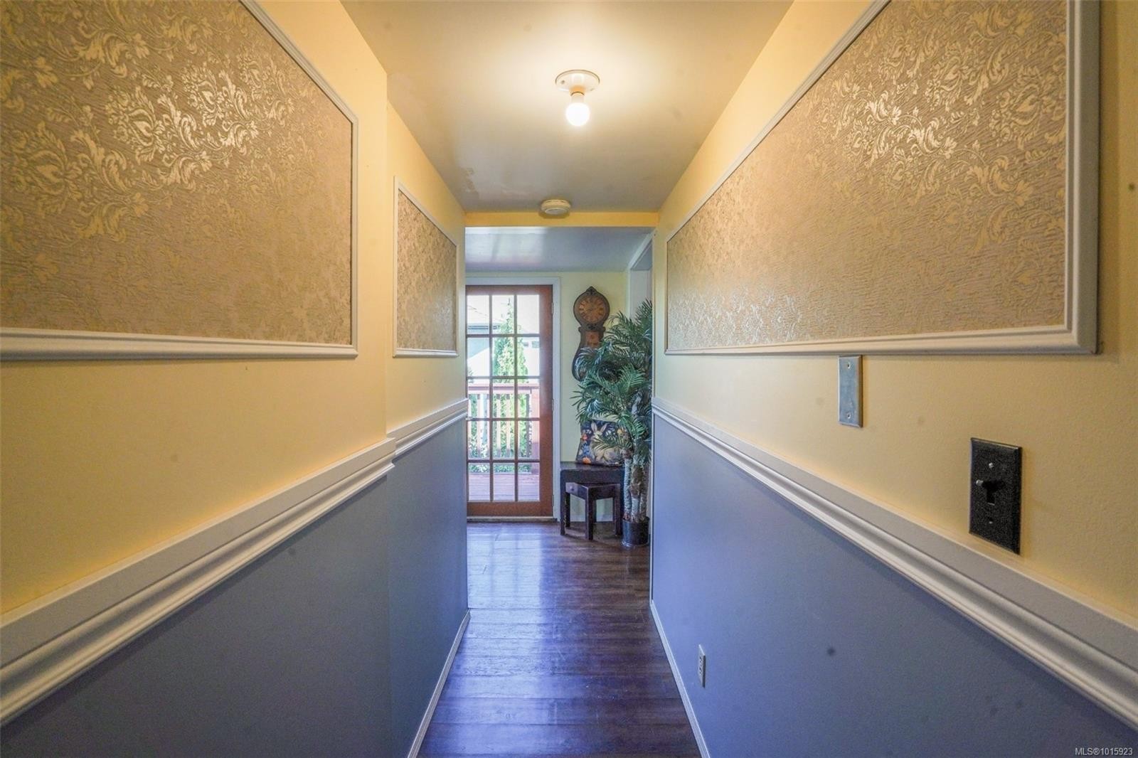 1295 Santa Rosa Ave, Saanich, BC