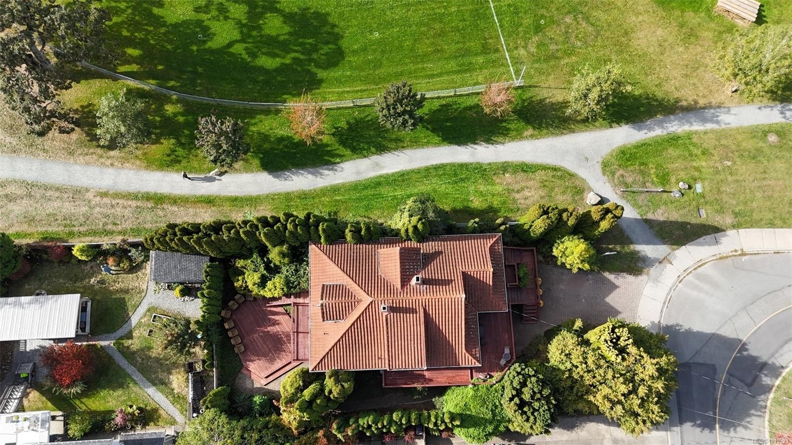 1295 Santa Rosa Ave, Saanich, BC