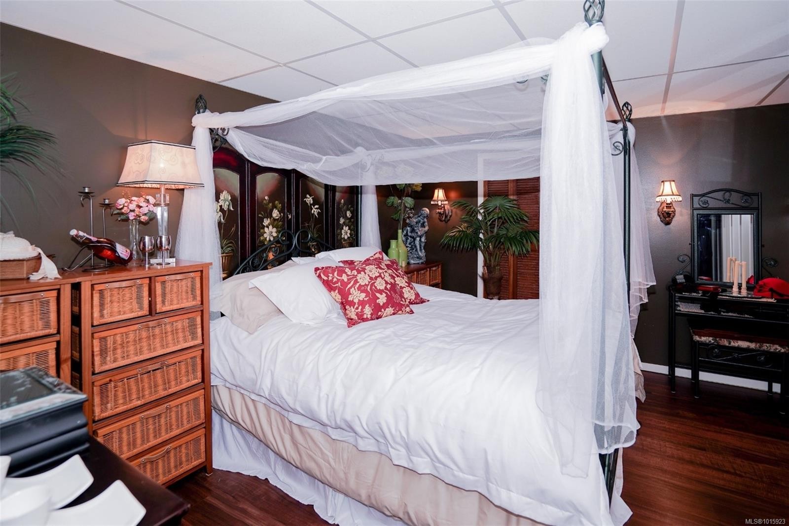 1295 Santa Rosa Ave, Saanich, BC