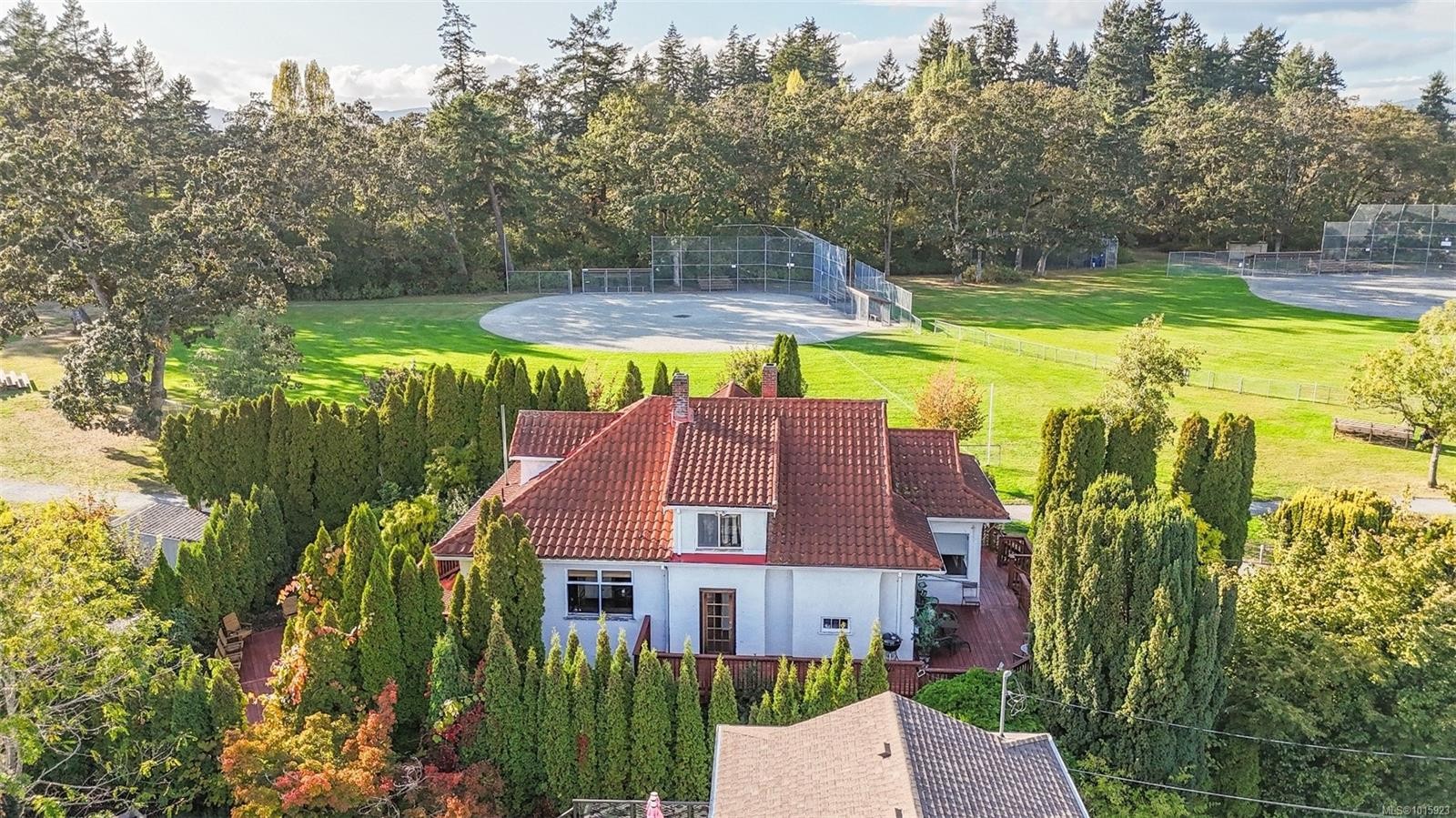 1295 Santa Rosa Ave, Saanich, BC