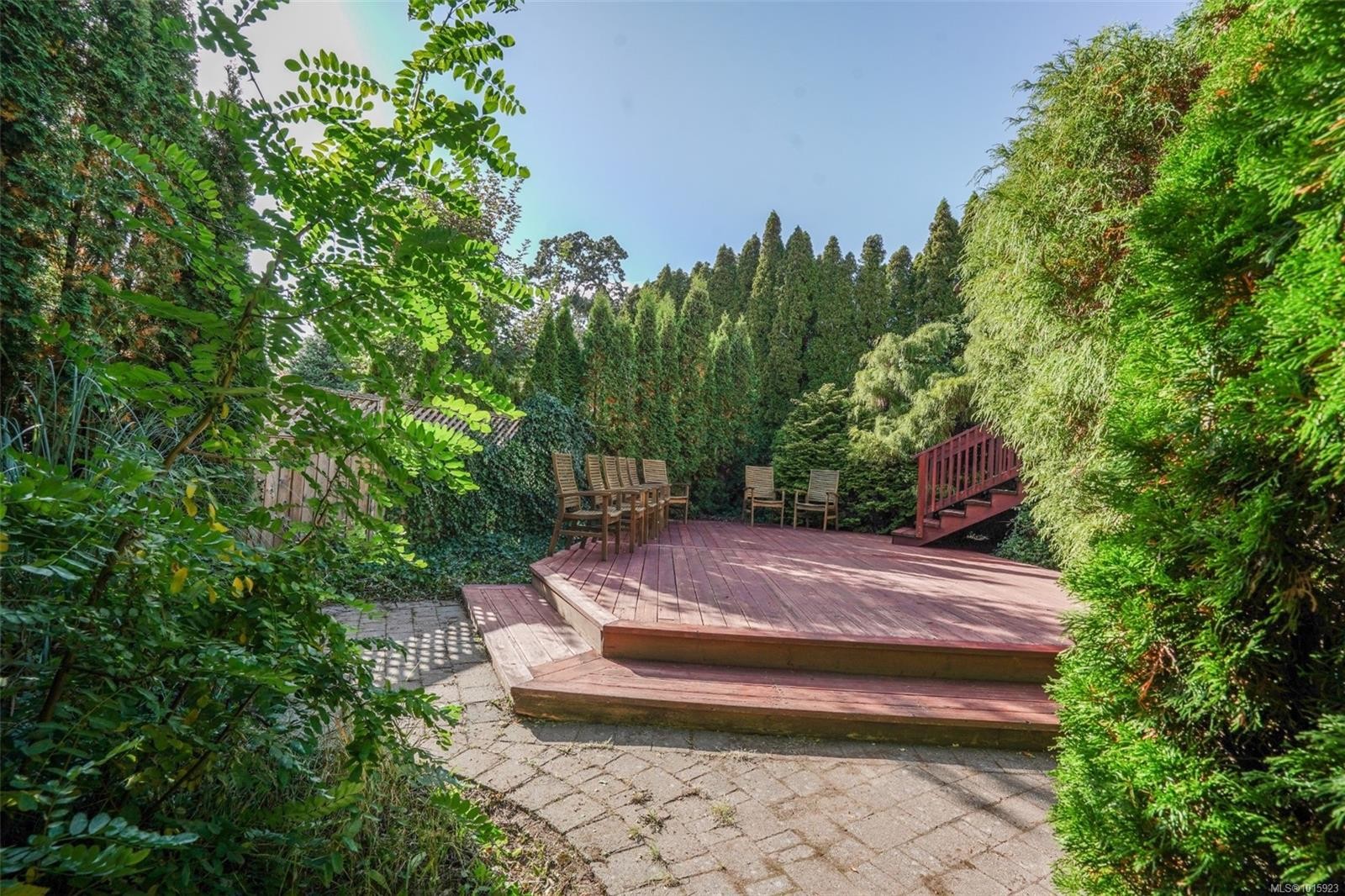 1295 Santa Rosa Ave, Saanich, BC