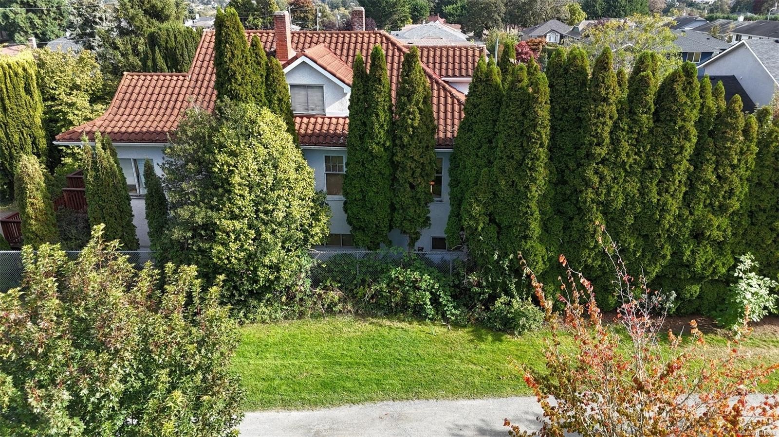 1295 Santa Rosa Ave, Saanich, BC