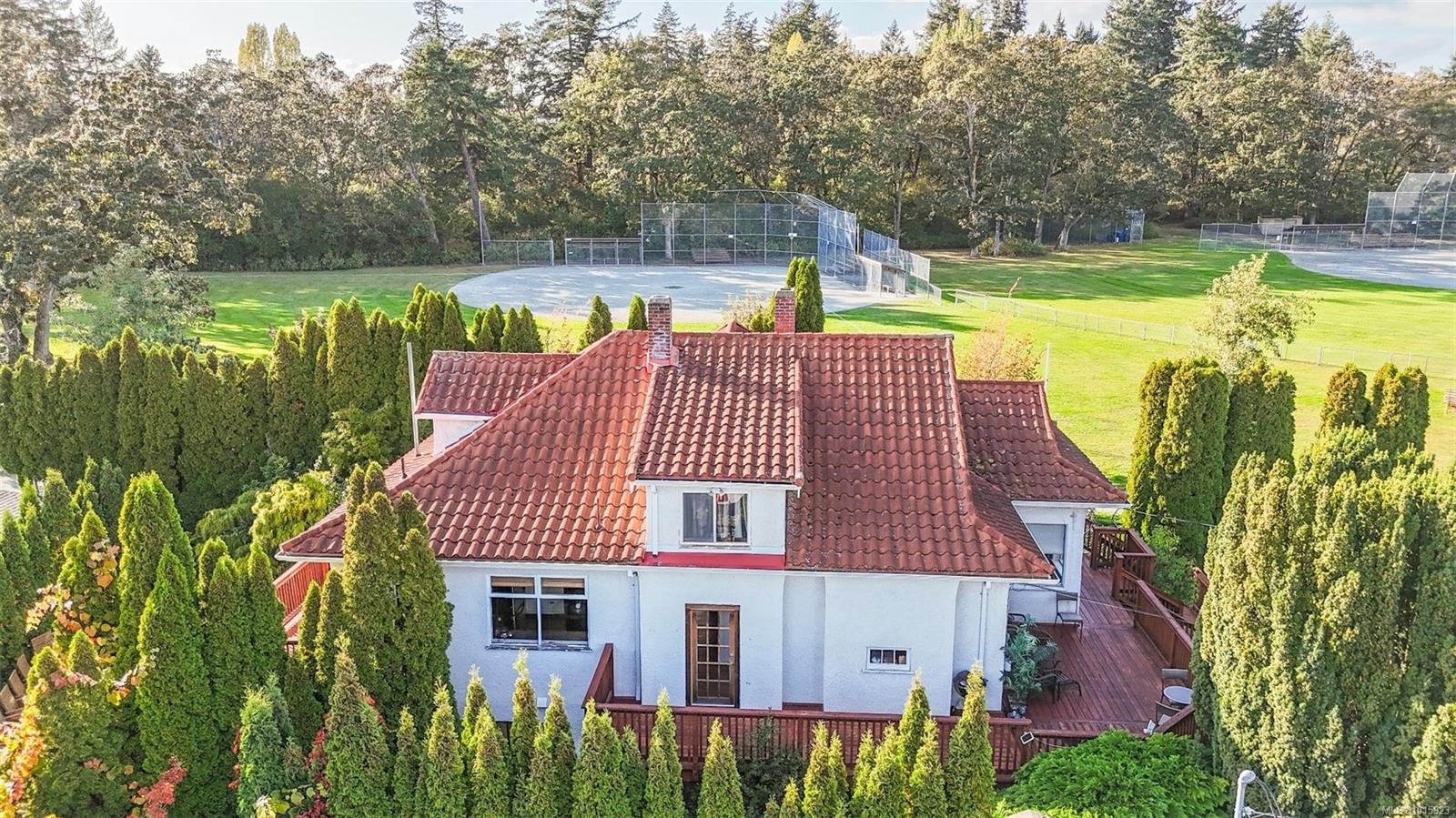 1295 Santa Rosa Ave, Saanich, BC