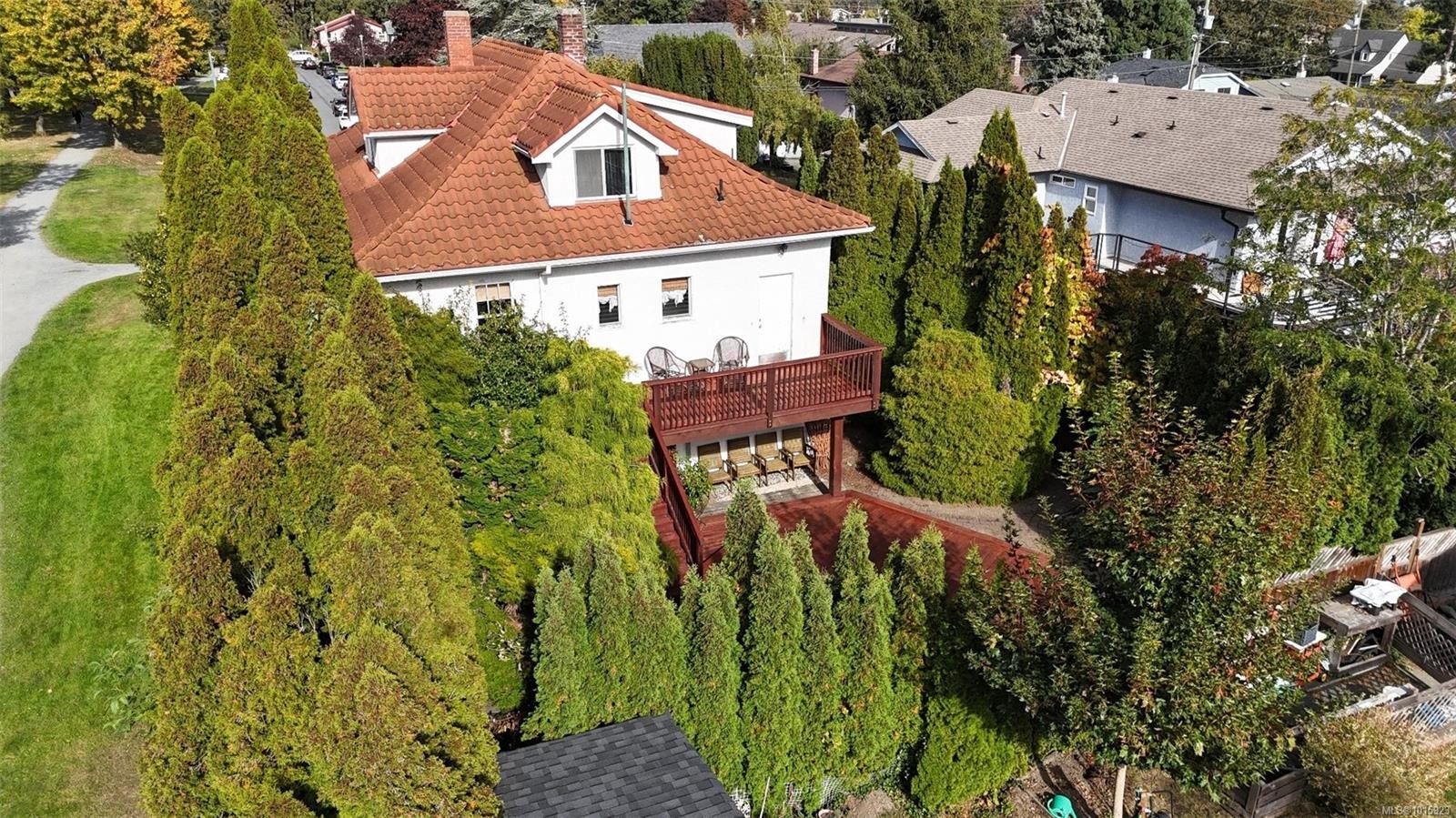 1295 Santa Rosa Ave, Saanich, BC