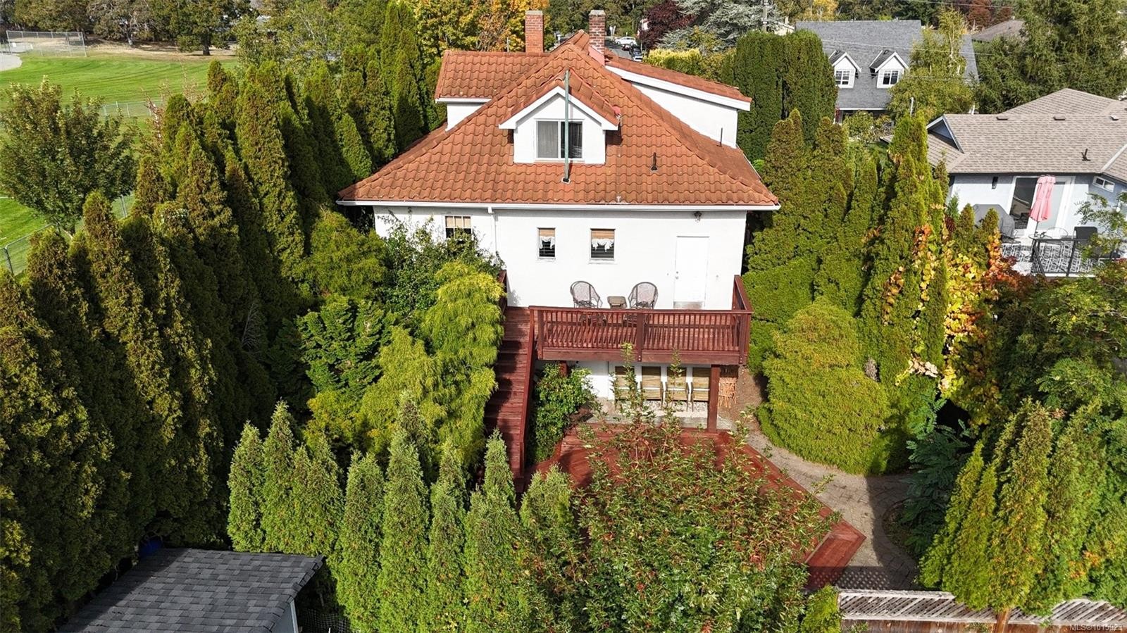 1295 Santa Rosa Ave, Saanich, BC