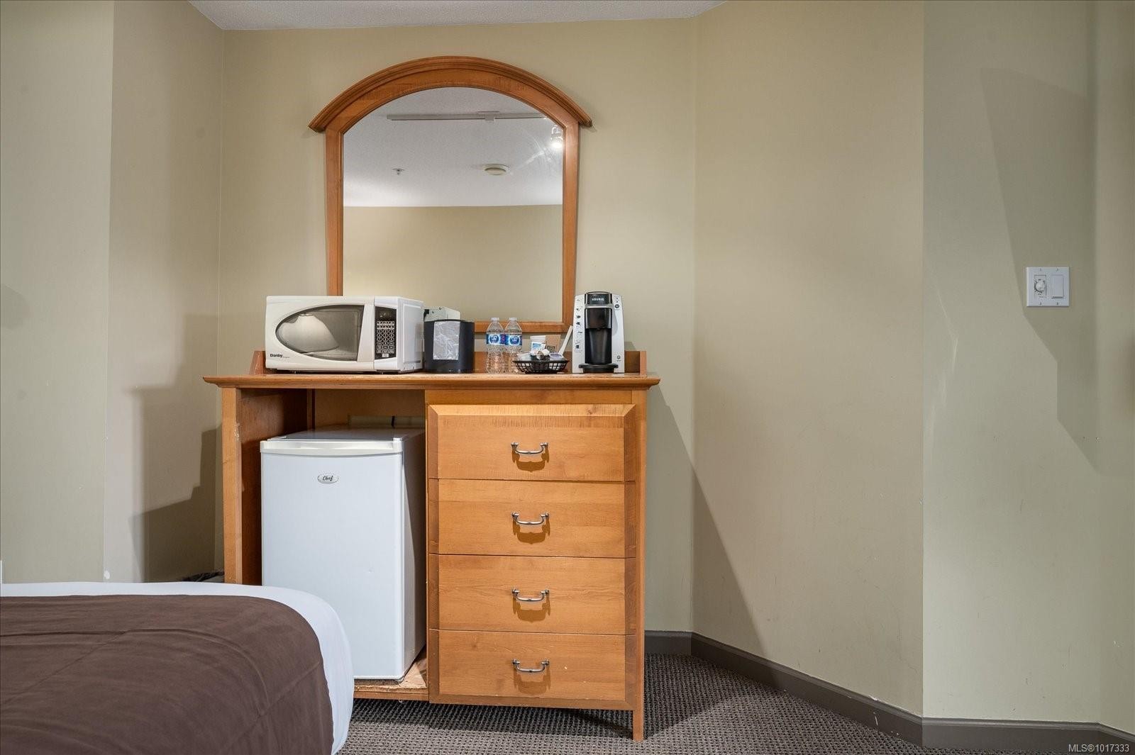 720-1600 Stroulger Rd, Nanoose Bay, BC - Indoor Photo Showing Bedroom