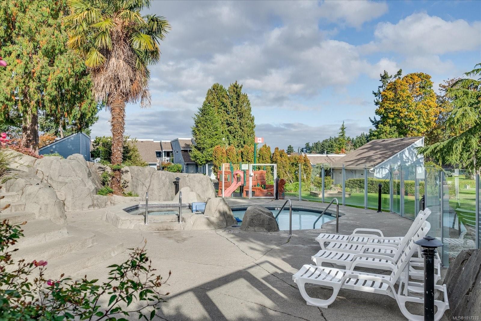 720-1600 Stroulger Rd, Nanoose Bay, BC - Outdoor