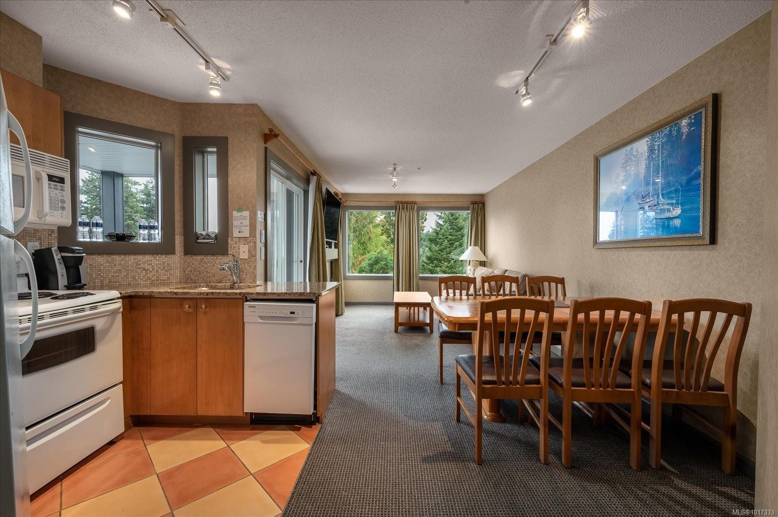 720-1600 Stroulger Rd, Nanoose Bay, BC - Indoor