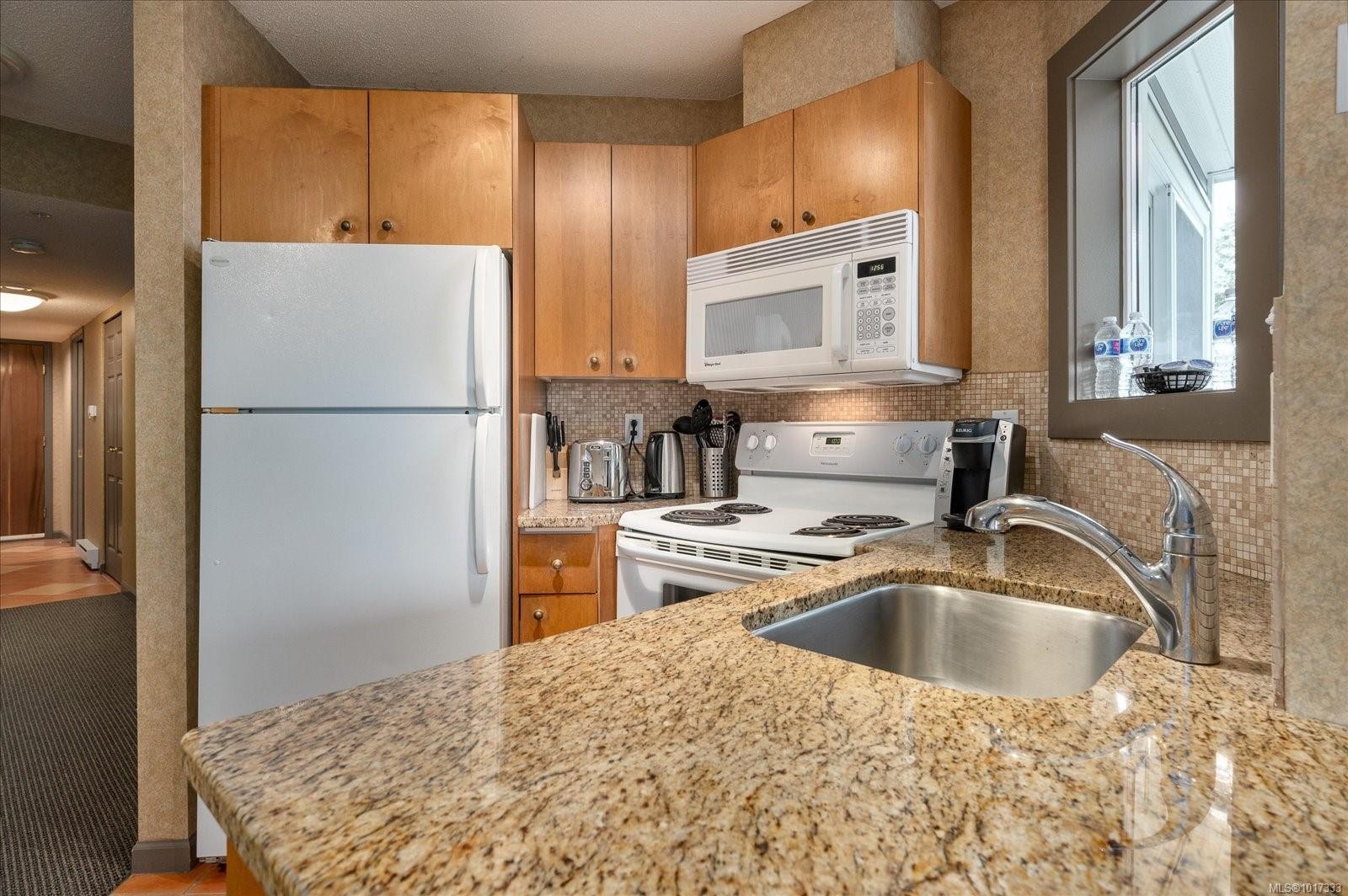 720-1600 Stroulger Rd, Nanoose Bay, BC - Indoor Photo Showing Kitchen