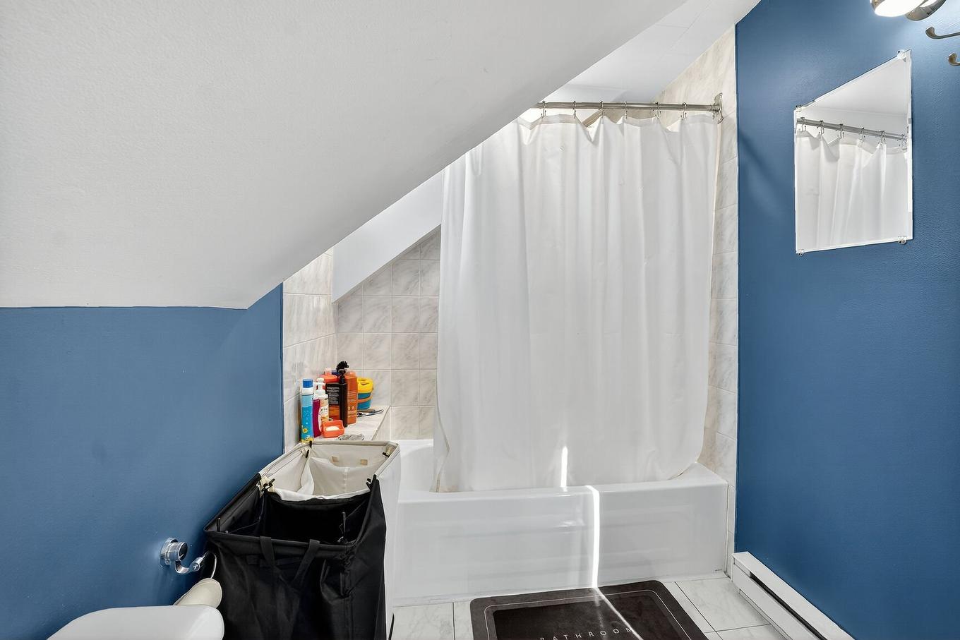 Bathroom - 12370 6E Avenue (R.-D.-P.), Montréal (Rivière-Des-Prairies/Pointe-Aux-Trembles), QC - Indoor Photo Showing Bathroom