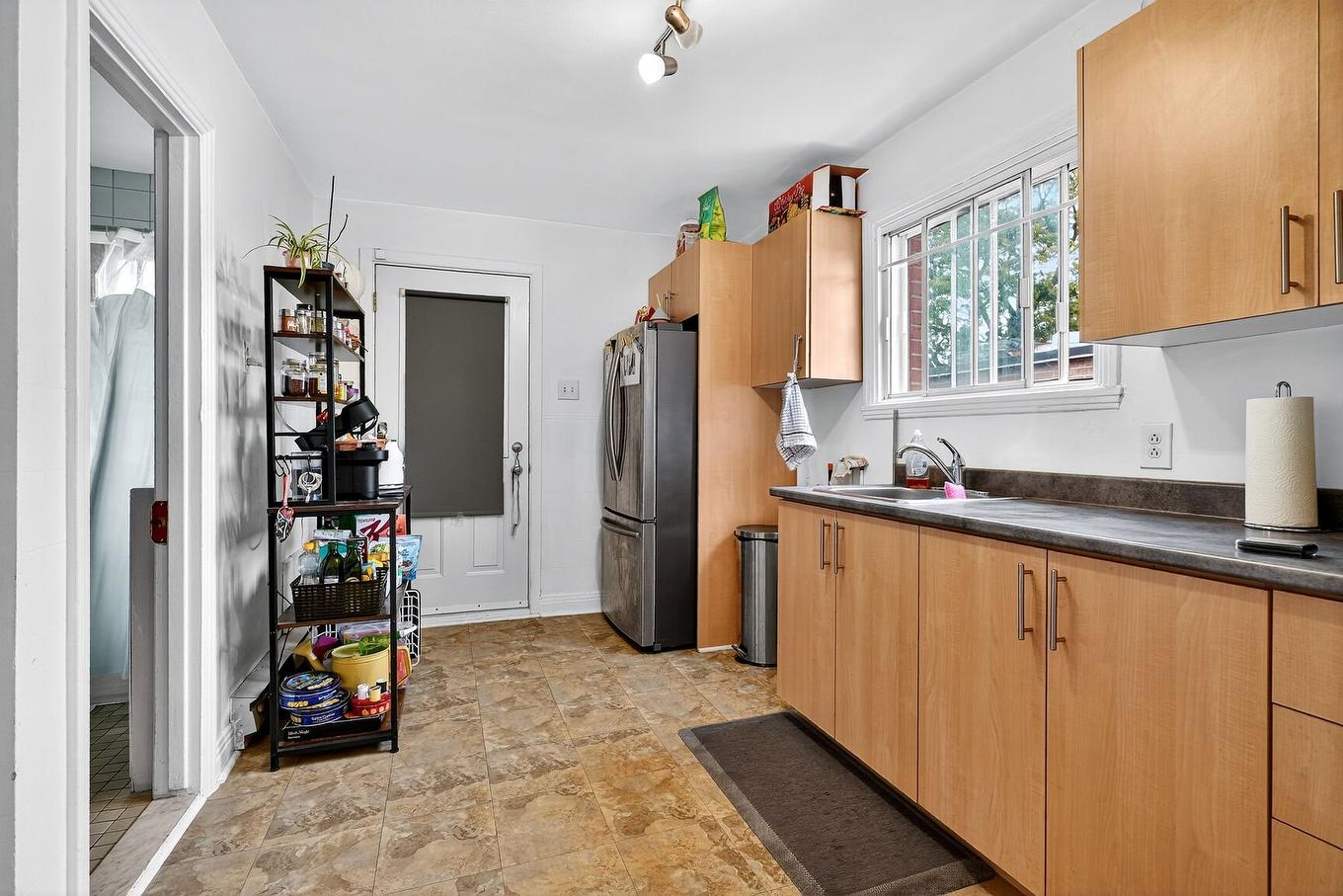 Cuisine - 2787 - 2791 Rue Des Ormeaux, Montréal (Mercier/Hochelaga-Maisonneuve), QC - Indoor Photo Showing Kitchen With Double Sink