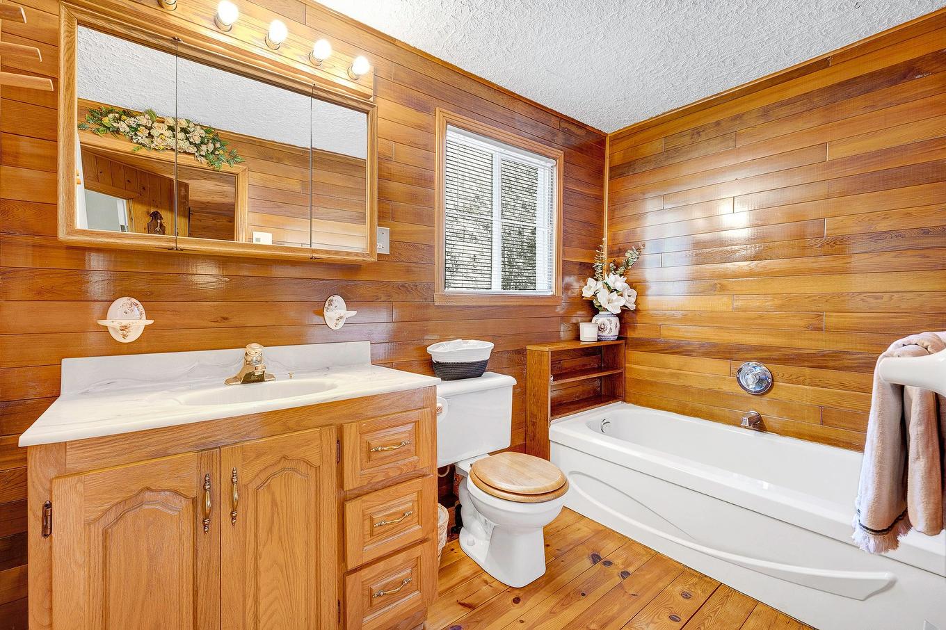 Bathroom - 385 Ch. De La Rivière, Piedmont, QC - Indoor Photo Showing Bathroom