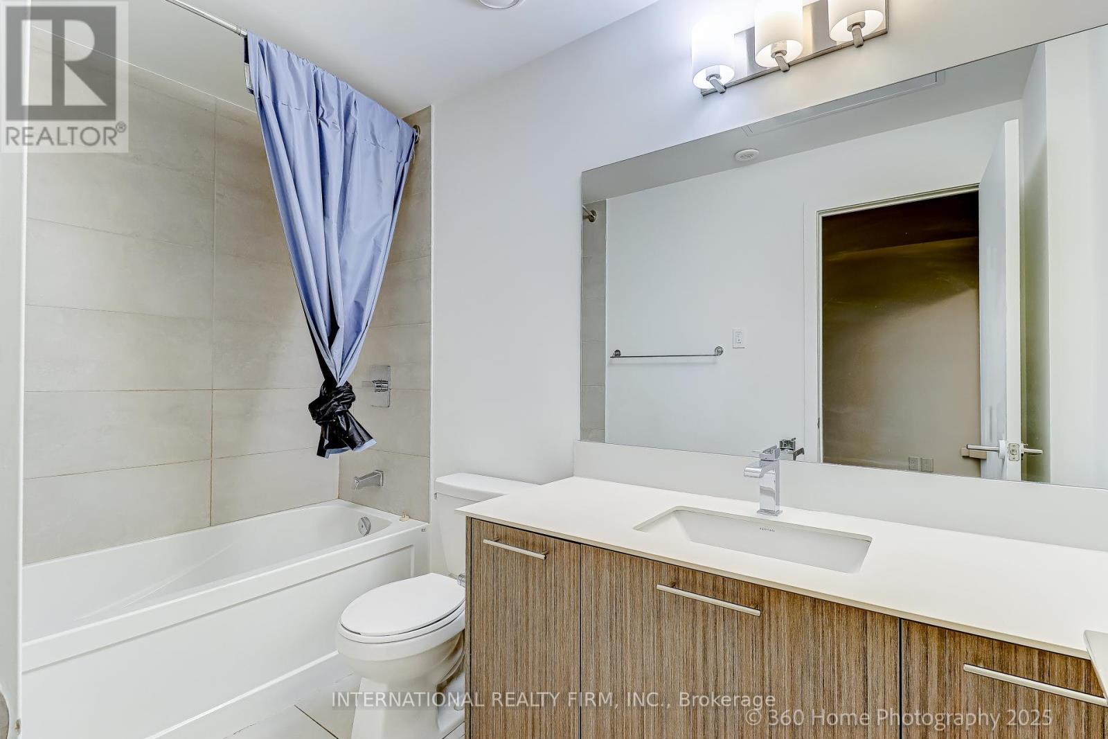 12 - 851 Sheppard Avenue W, Toronto, ON - Indoor Photo Showing Bathroom