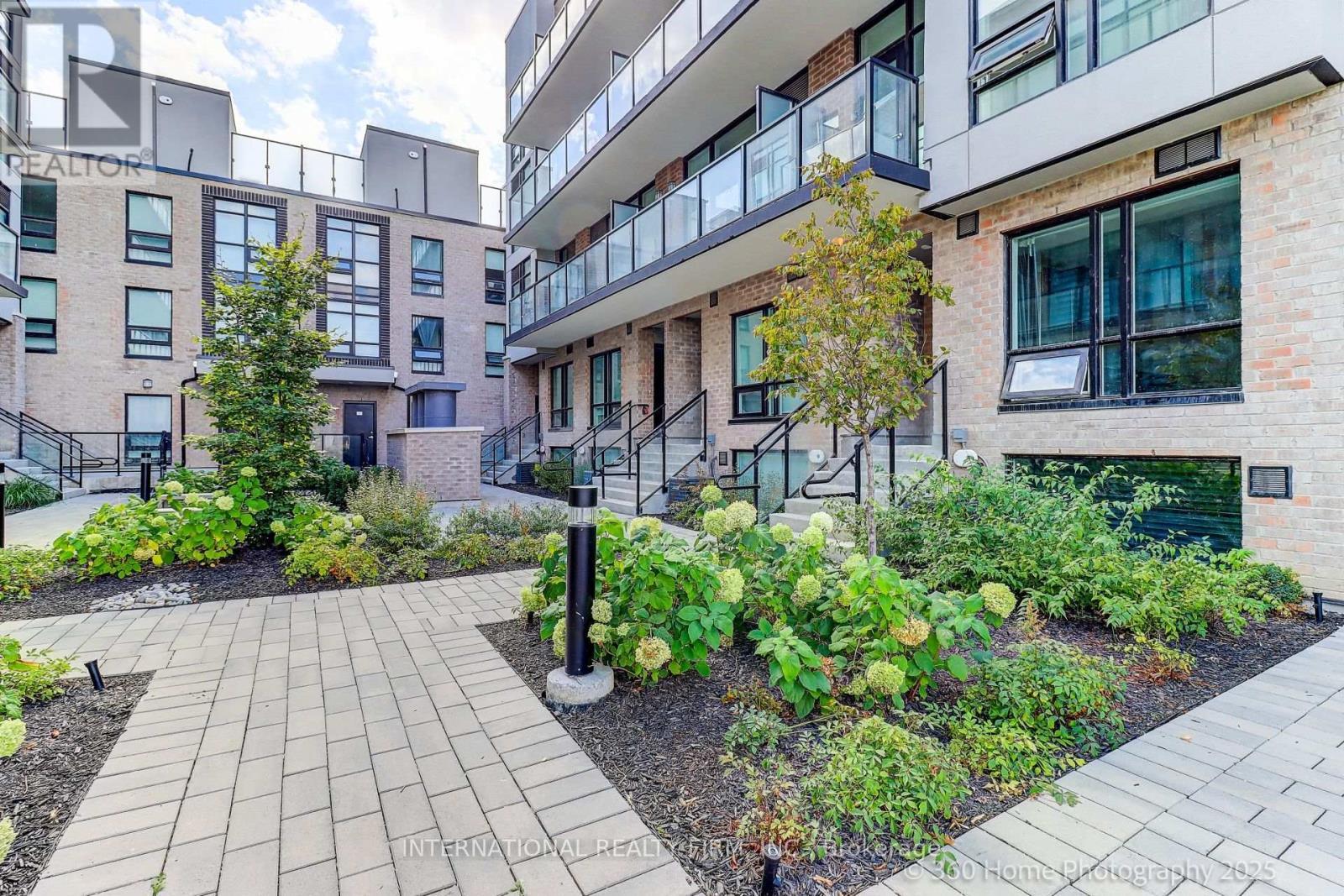 12 - 851 Sheppard Avenue W, Toronto, ON - Outdoor