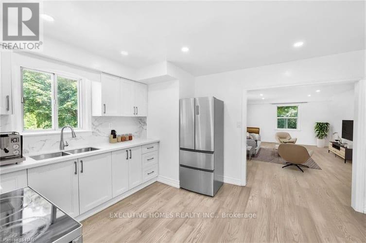 826 Scarborough Golf Club Road, Toronto, ON - Indoor Photo Showing Kitchen With Double Sink