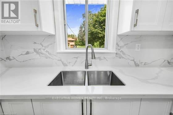 826 Scarborough Golf Club Road, Toronto, ON - Indoor Photo Showing Kitchen With Double Sink