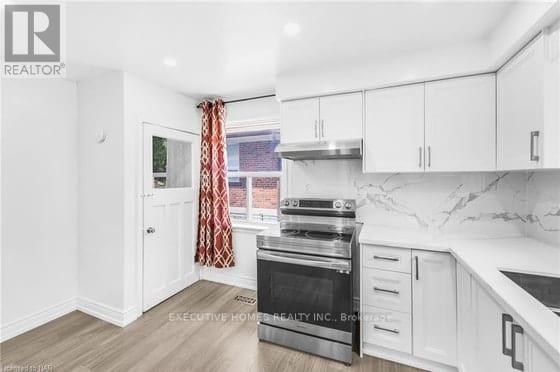 826 Scarborough Golf Club Road, Toronto, ON - Indoor Photo Showing Kitchen