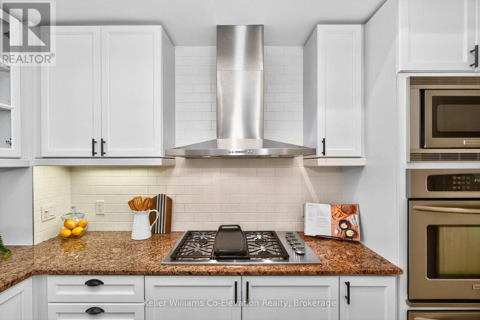 5 Burner Professional Gas Cooktop - Lph01 - 699 Aberdeen Boulevard, Midland, ON - Indoor Photo Showing Kitchen