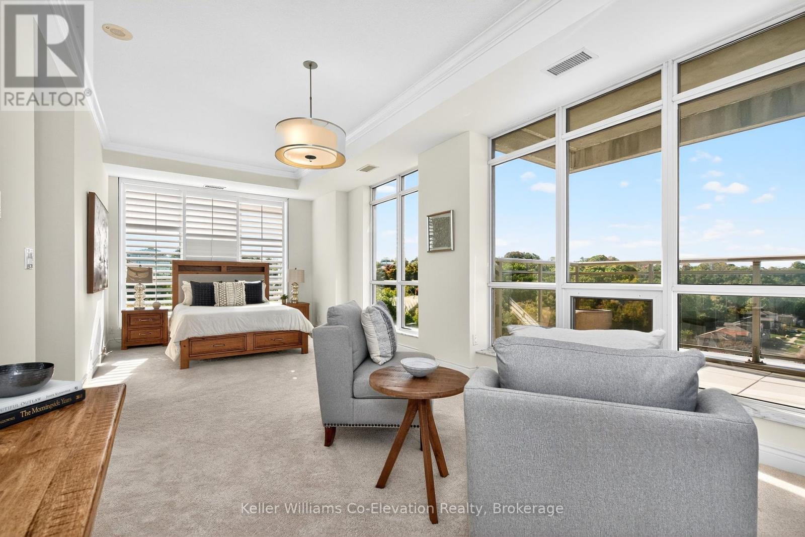 Primary Bedroom & Sitting Area - Lph01 - 699 Aberdeen Boulevard, Midland, ON - Indoor Photo Showing Living Room