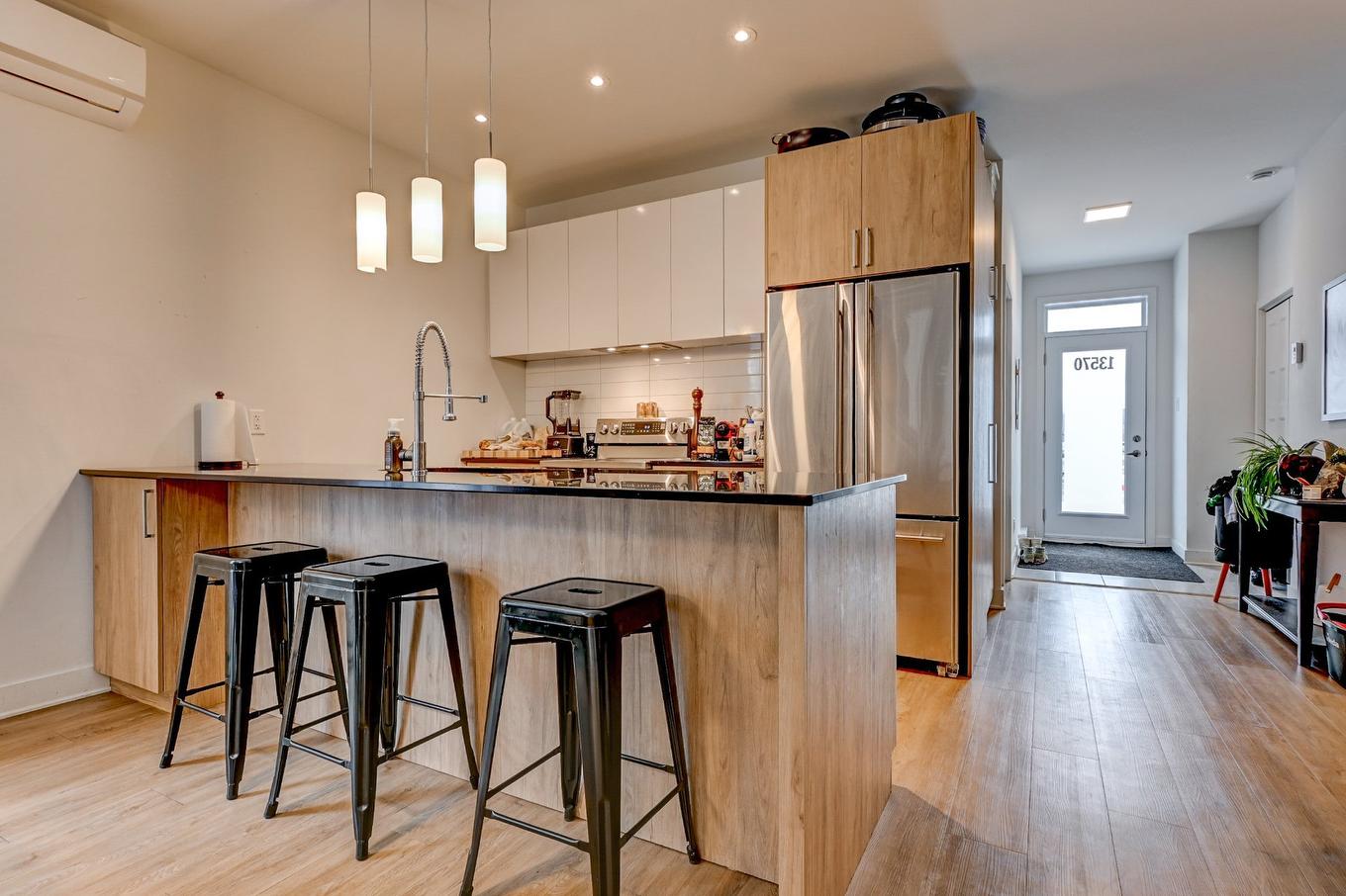 Cuisine - 13570 - 13574 Rue Du Grenache, Mirabel, QC - Indoor Photo Showing Kitchen With Upgraded Kitchen
