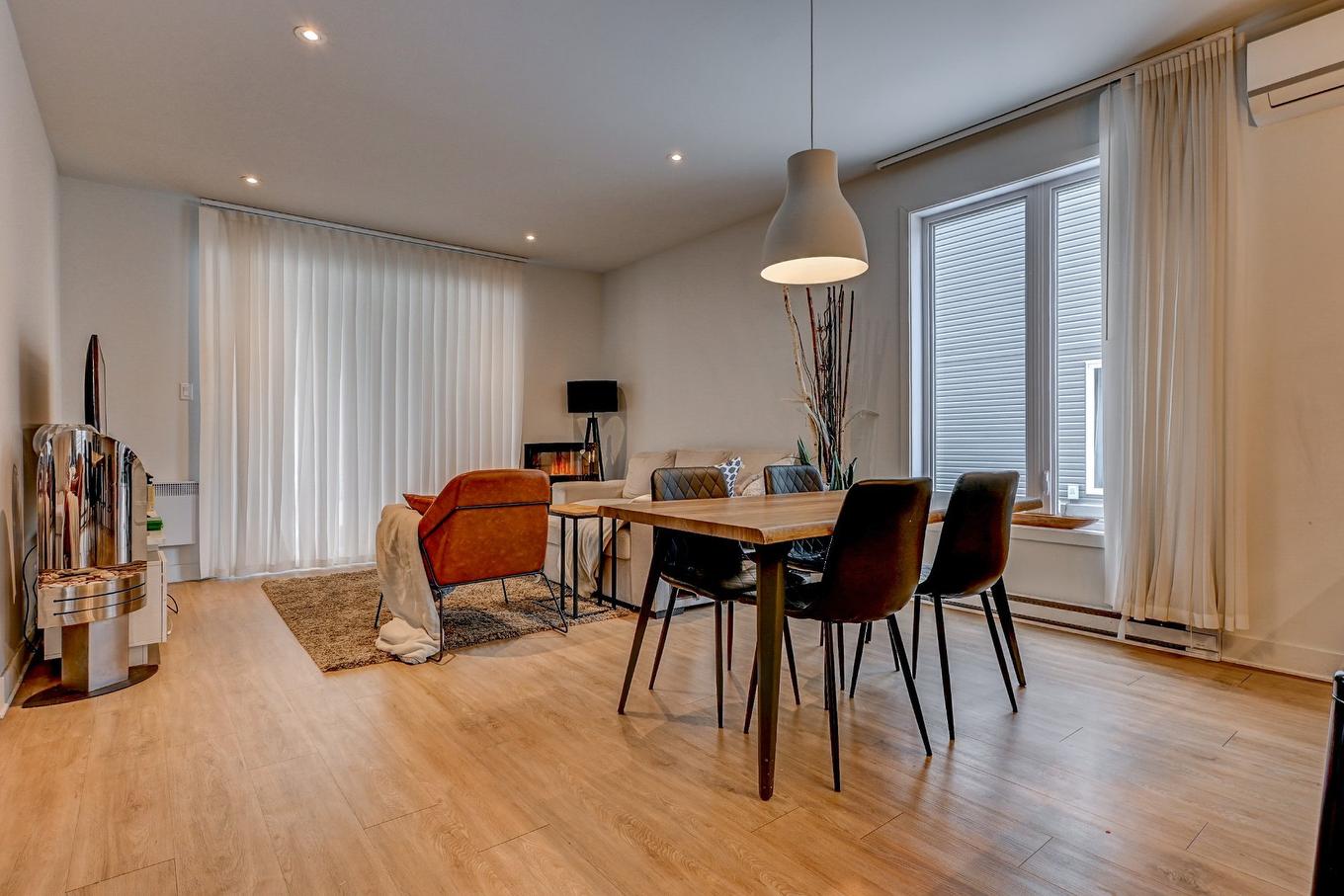 Salon - 13570 - 13574 Rue Du Grenache, Mirabel, QC - Indoor