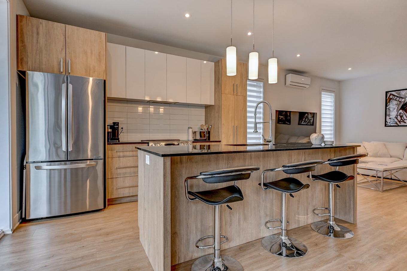 Cuisine - 13570 - 13574 Rue Du Grenache, Mirabel, QC - Indoor Photo Showing Kitchen With Upgraded Kitchen