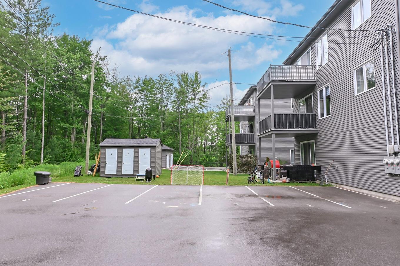 Stationnement - 13570 - 13574 Rue Du Grenache, Mirabel, QC - Outdoor