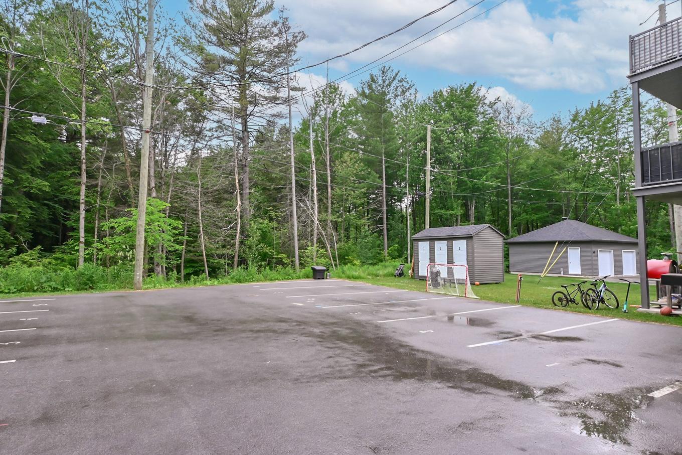 Stationnement - 13570 - 13574 Rue Du Grenache, Mirabel, QC - Outdoor