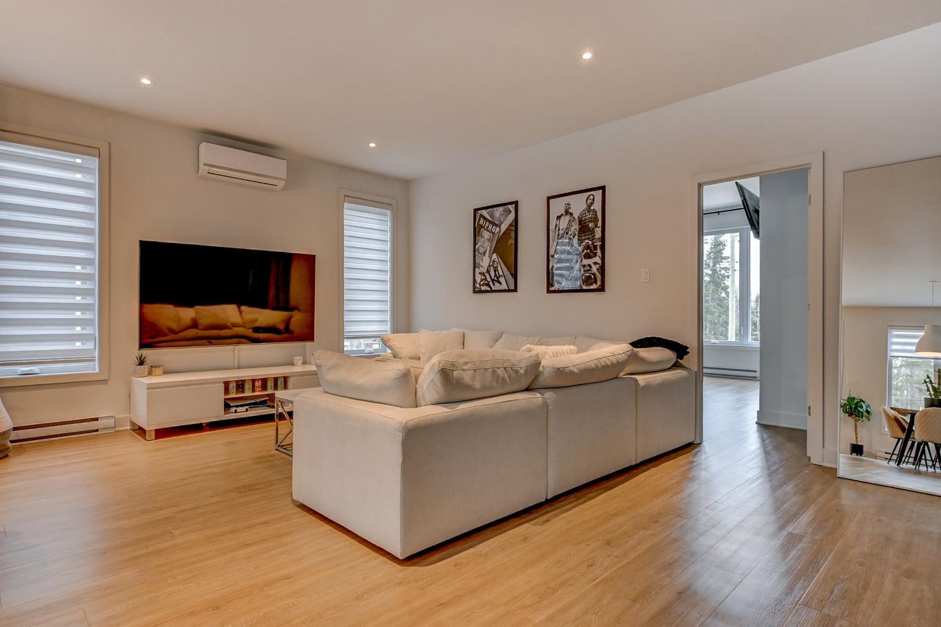 Salon - 13570 - 13574 Rue Du Grenache, Mirabel, QC - Indoor Photo Showing Living Room