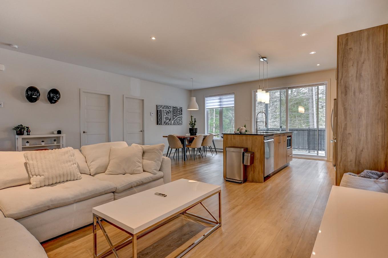 Salon - 13570 - 13574 Rue Du Grenache, Mirabel, QC - Indoor Photo Showing Living Room
