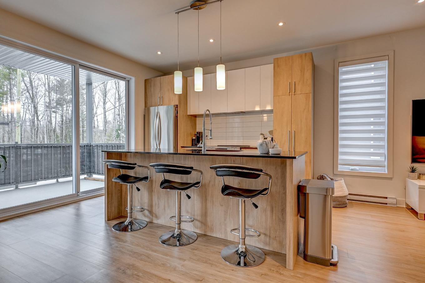 Cuisine - 13570 - 13574 Rue Du Grenache, Mirabel, QC - Indoor Photo Showing Other Room