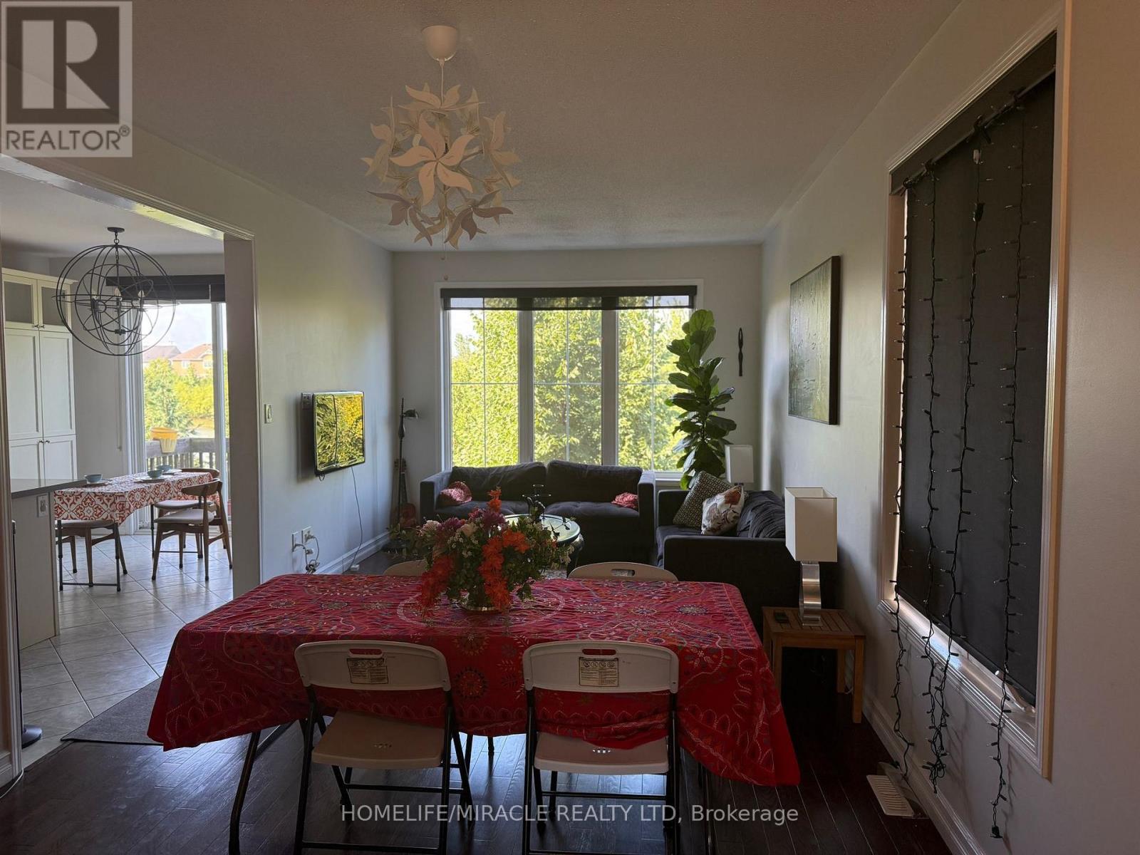 422 Cavanagh Lane, Milton, ON - Indoor Photo Showing Dining Room