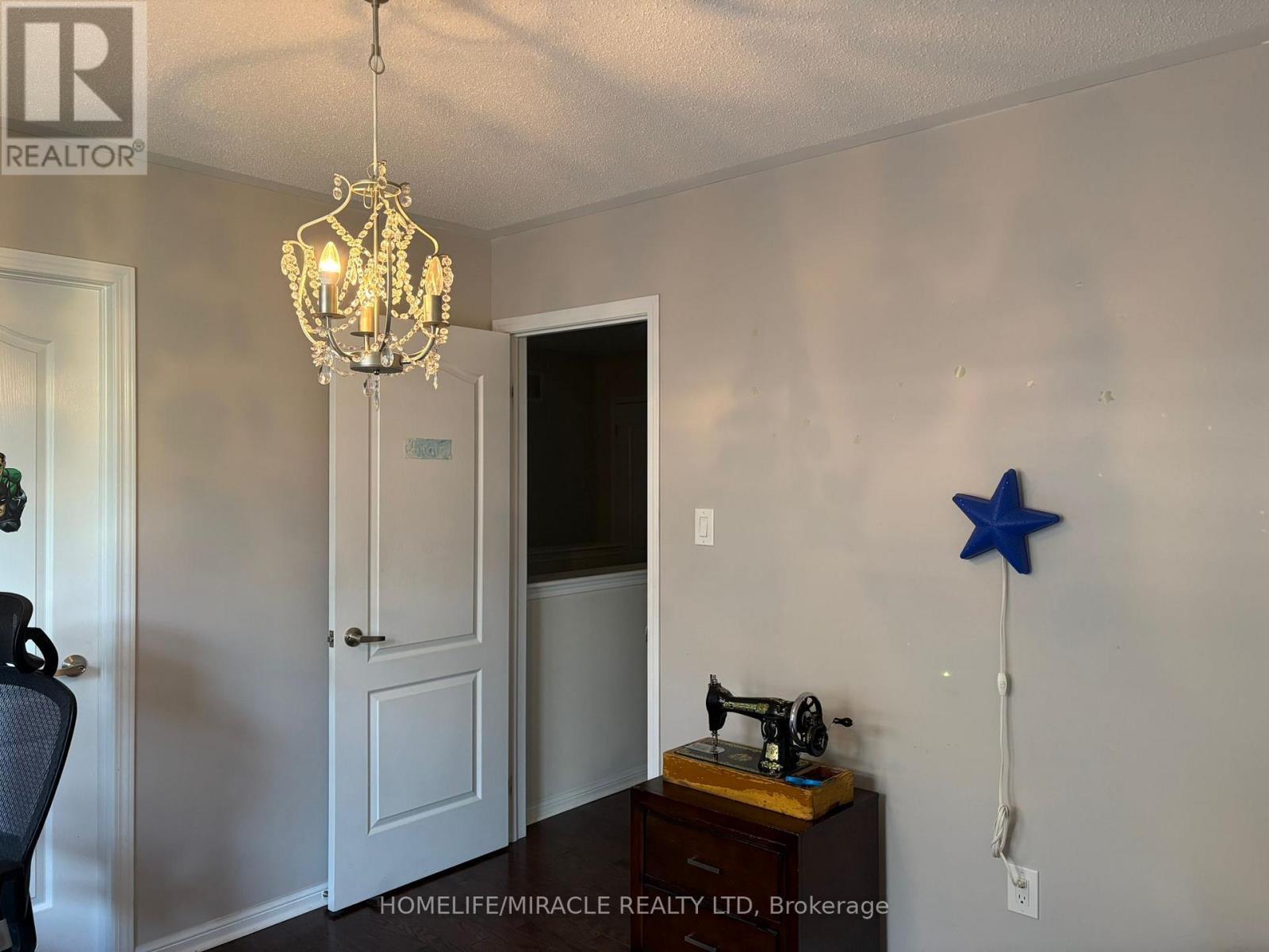 422 Cavanagh Lane, Milton, ON - Indoor Photo Showing Other Room