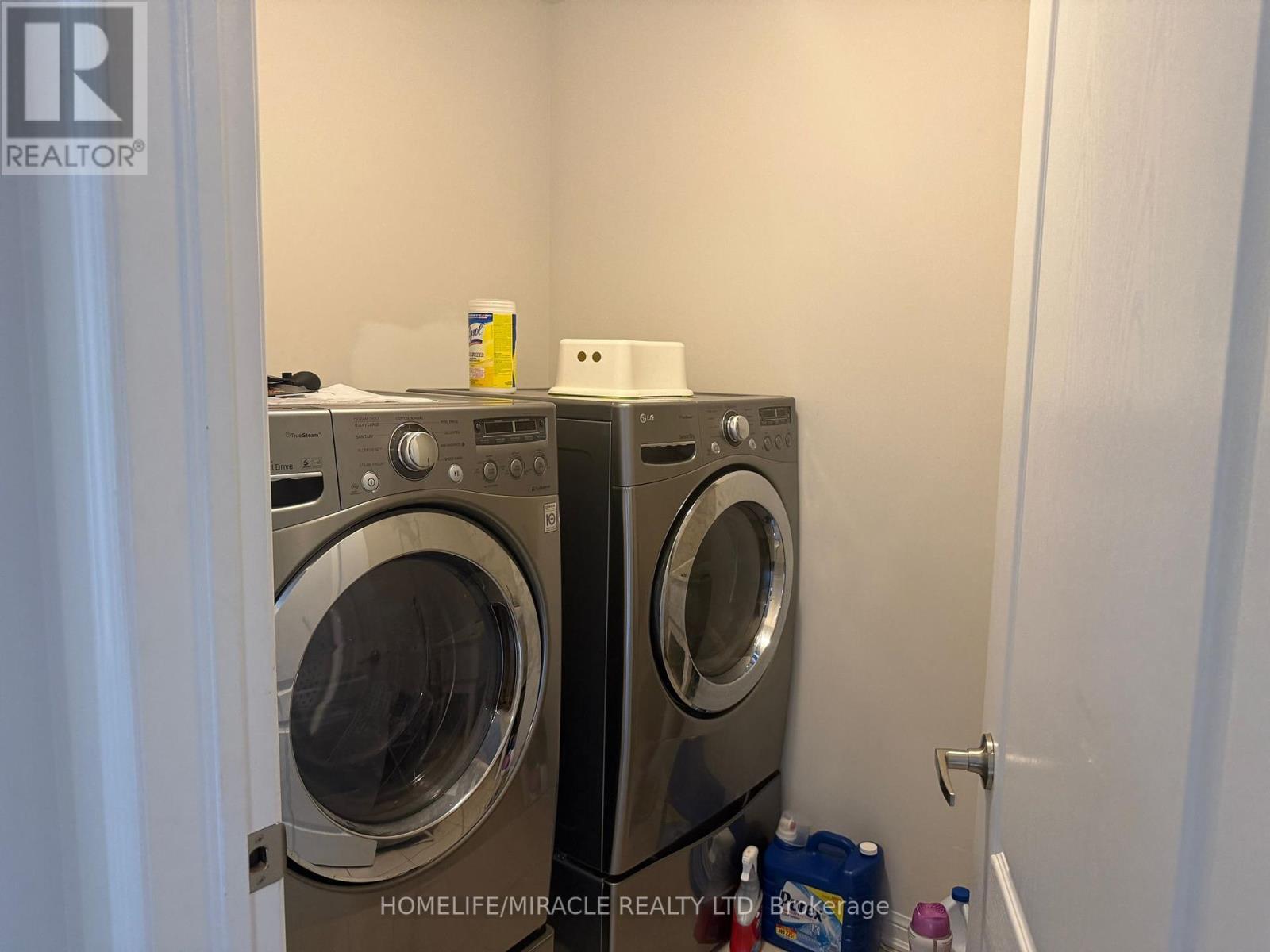 422 Cavanagh Lane, Milton, ON - Indoor Photo Showing Laundry Room