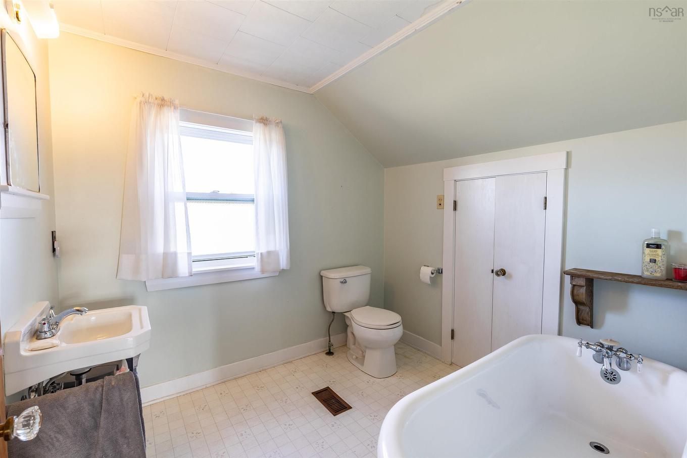 41 School Street, Lower West Pubnico, NS