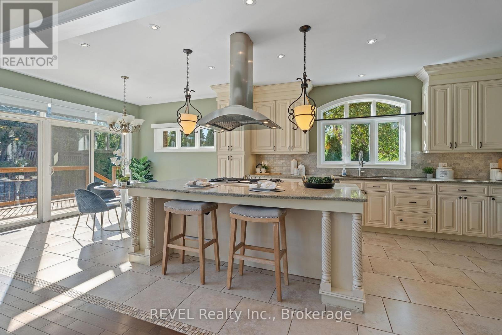 6718 Domenic Crescent, Niagara Falls (Stamford), ON - Indoor Photo Showing Kitchen With Upgraded Kitchen