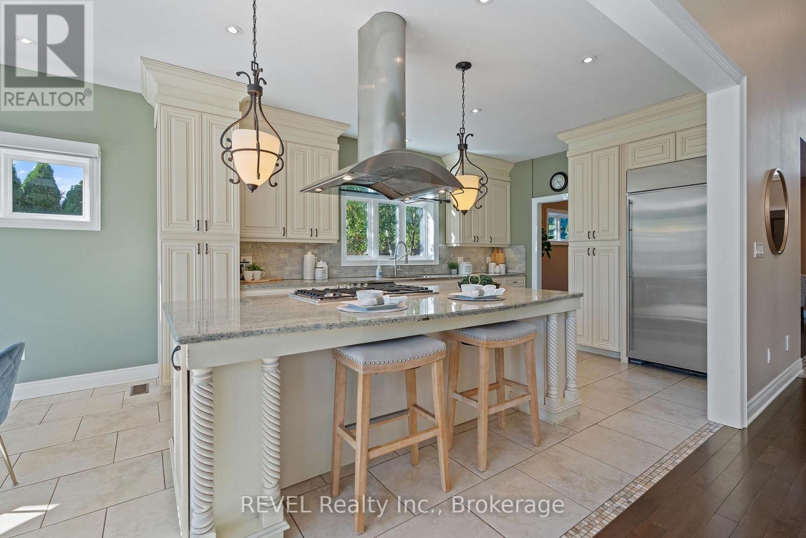 6718 Domenic Crescent, Niagara Falls (Stamford), ON - Indoor Photo Showing Kitchen With Upgraded Kitchen