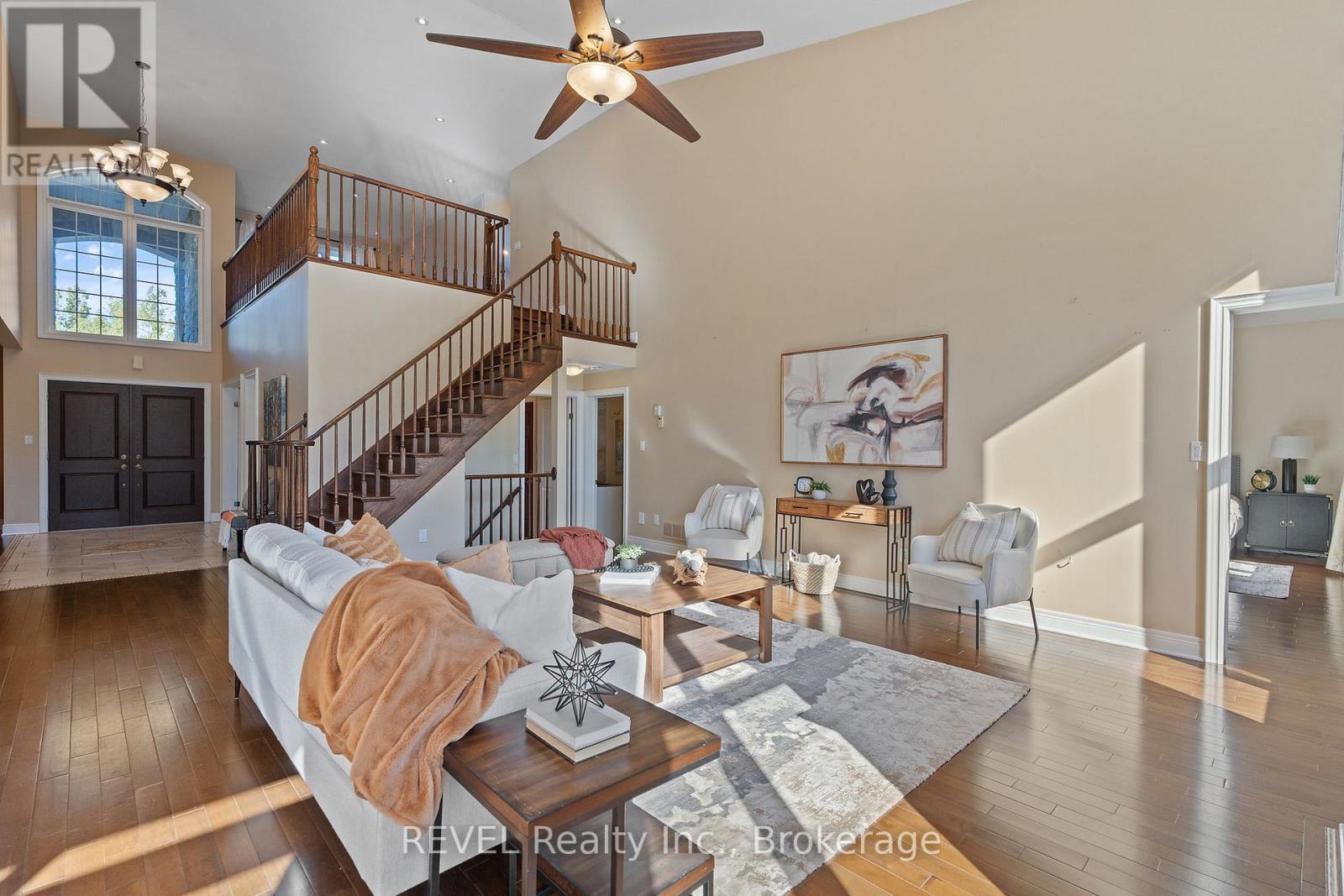 6718 Domenic Crescent, Niagara Falls (Stamford), ON - Indoor Photo Showing Living Room