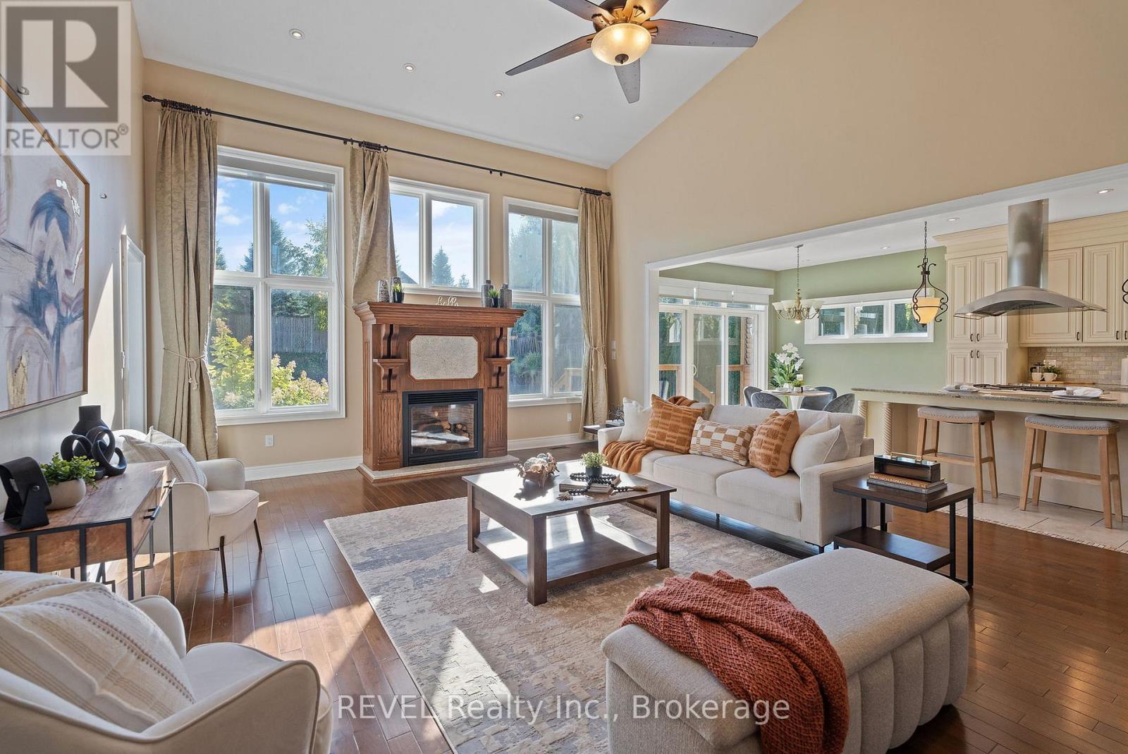 6718 Domenic Crescent, Niagara Falls (Stamford), ON - Indoor Photo Showing Living Room With Fireplace