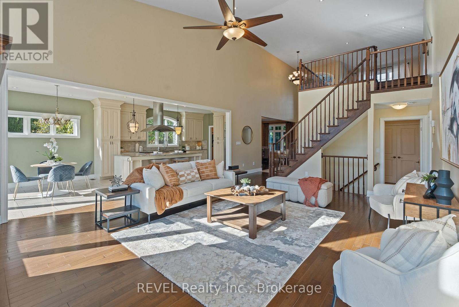 6718 Domenic Crescent, Niagara Falls (Stamford), ON - Indoor Photo Showing Living Room