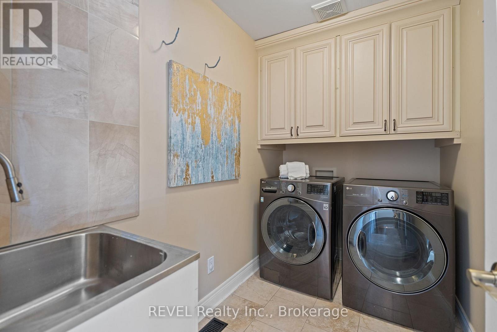 6718 Domenic Crescent, Niagara Falls (Stamford), ON - Indoor Photo Showing Laundry Room