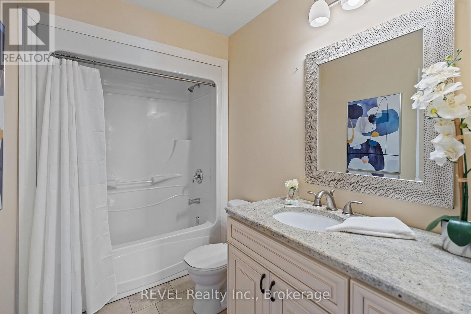 6718 Domenic Crescent, Niagara Falls (Stamford), ON - Indoor Photo Showing Bathroom