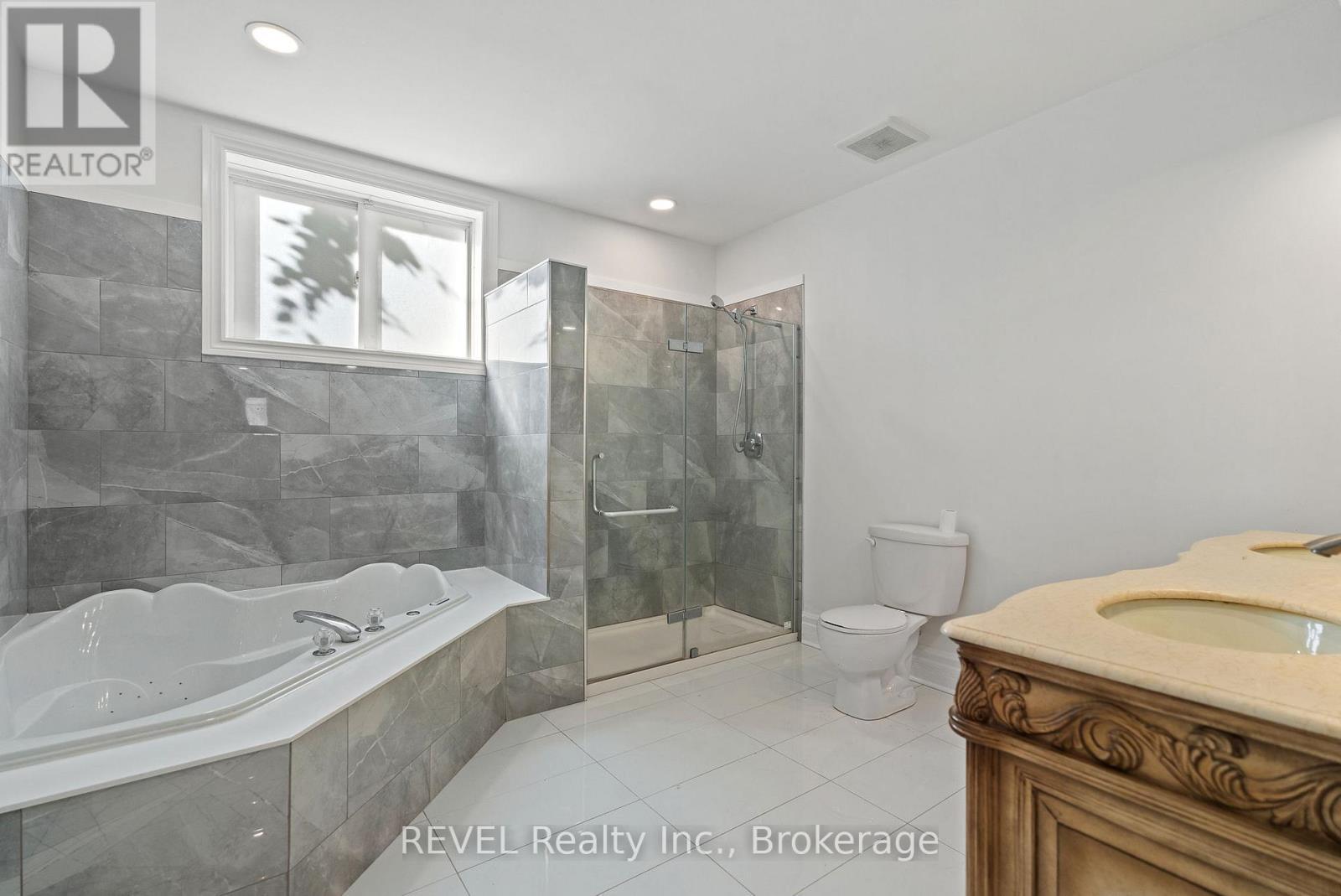 6718 Domenic Crescent, Niagara Falls (Stamford), ON - Indoor Photo Showing Bathroom