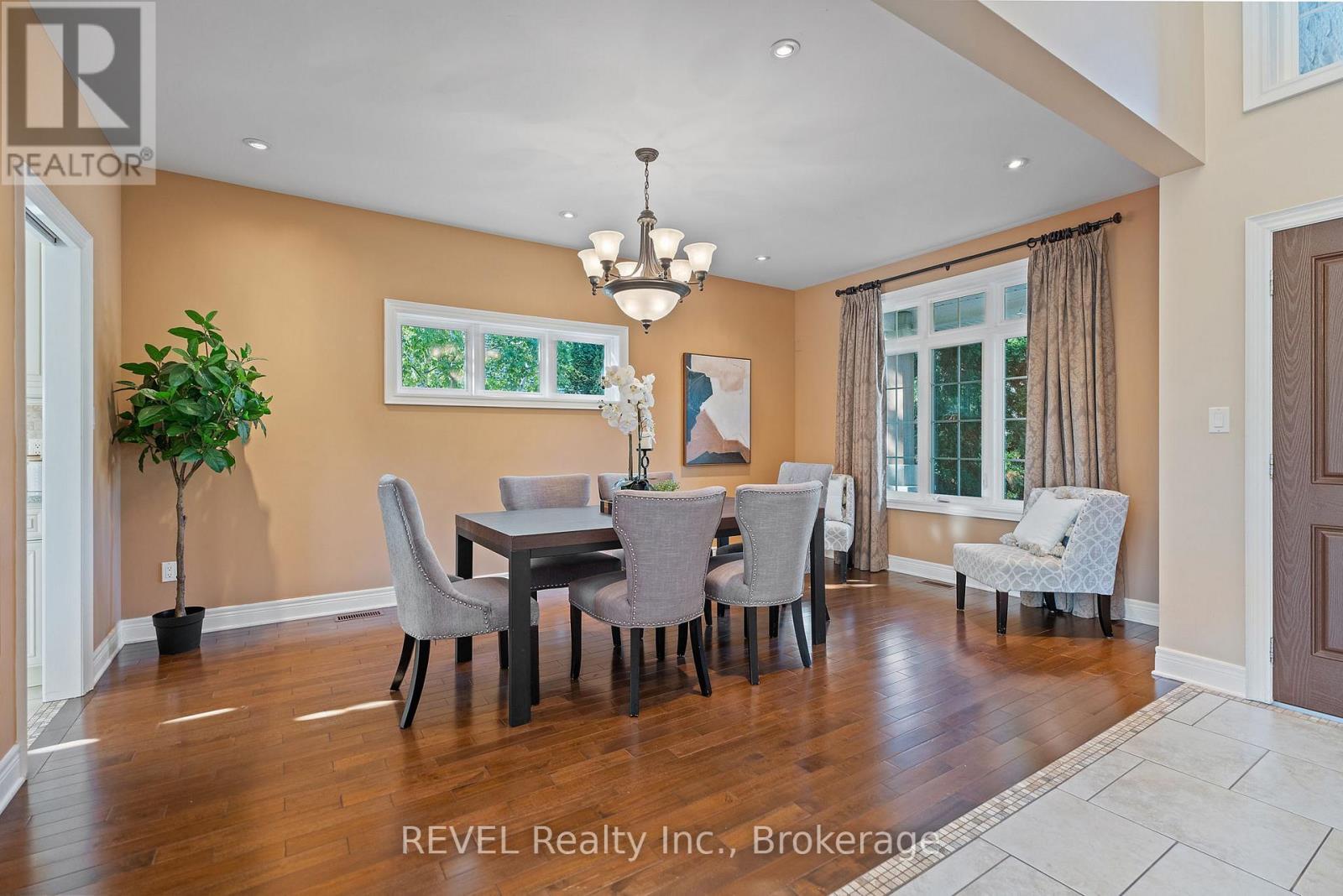 6718 Domenic Crescent, Niagara Falls (Stamford), ON - Indoor Photo Showing Dining Room