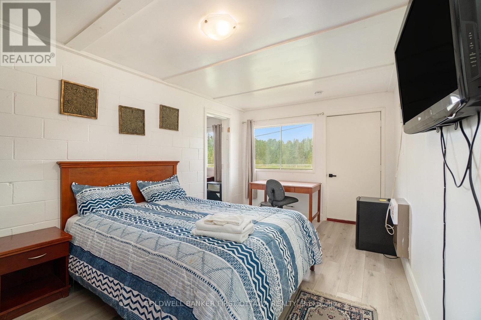 9628 Hwy 509, North Frontenac (Frontenac North), ON - Indoor Photo Showing Bedroom