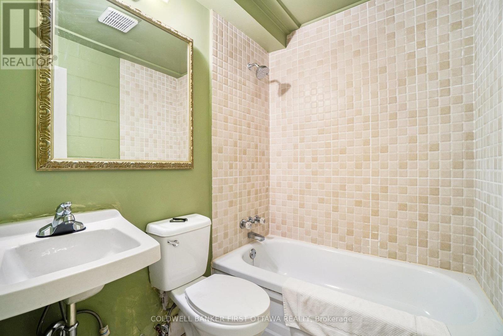 9628 Hwy 509, North Frontenac (Frontenac North), ON - Indoor Photo Showing Bathroom